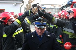 Komendant Mirosław Rutecki pożegnał się ze strażacką służbą