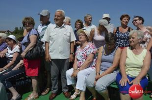 Seniorzy z Piecek nie próżnują. Tym razem ruszyli w rejs po mazurskich jeziorach.